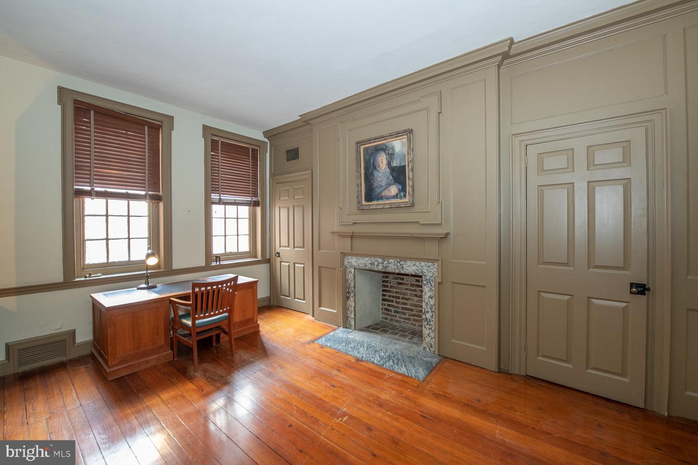 336 Spruce Street Philadelphia, PA 19106 - Photo 17 of 27 Library/Bedroom