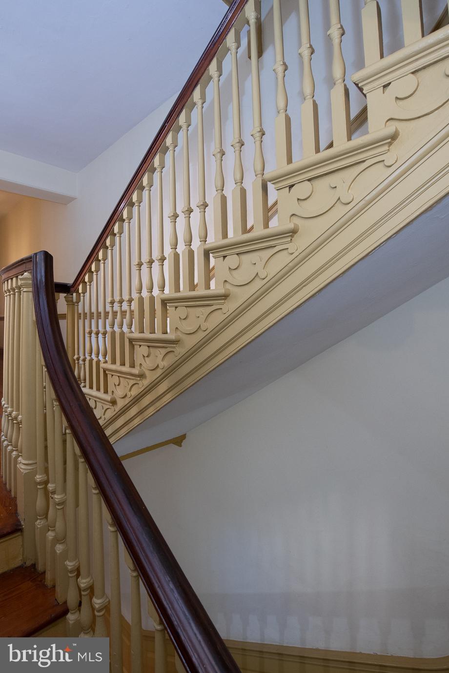 336 Spruce Street Philadelphia, PA 19106 - Photo 21 of 27 Staircase