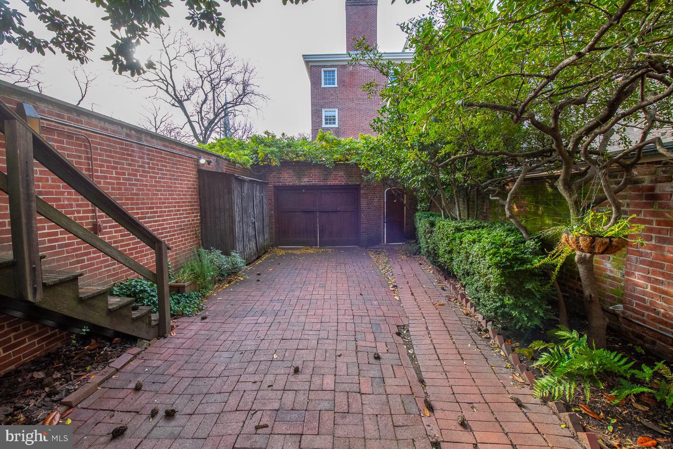 336 Spruce Street Philadelphia, PA 19106 - Photo 22 of 27 Parking/Garden