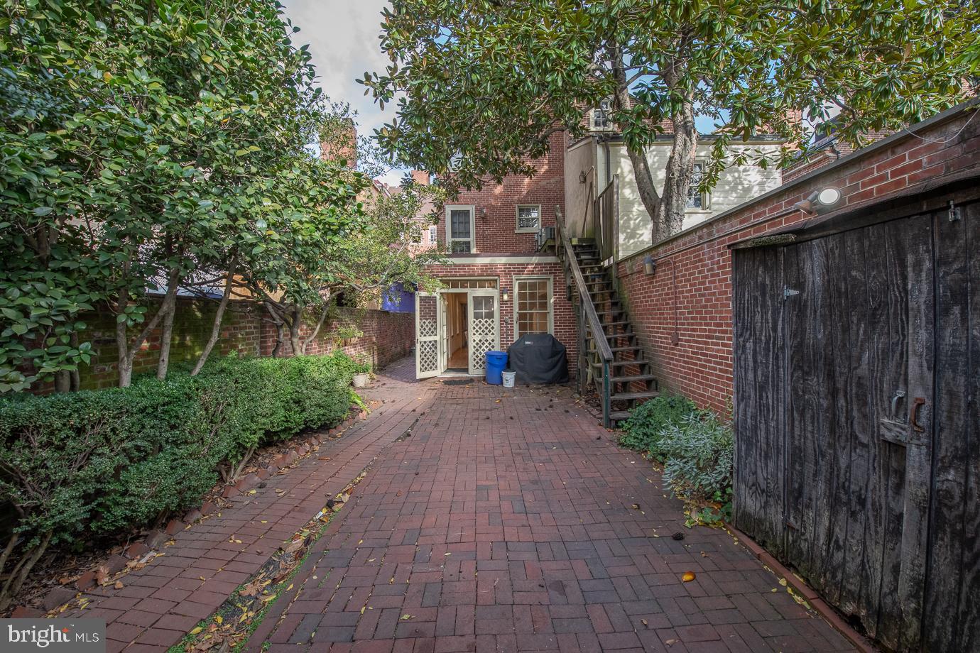 336 Spruce Street Philadelphia, PA 19106 - Photo 23 of 27 Parking/Garden