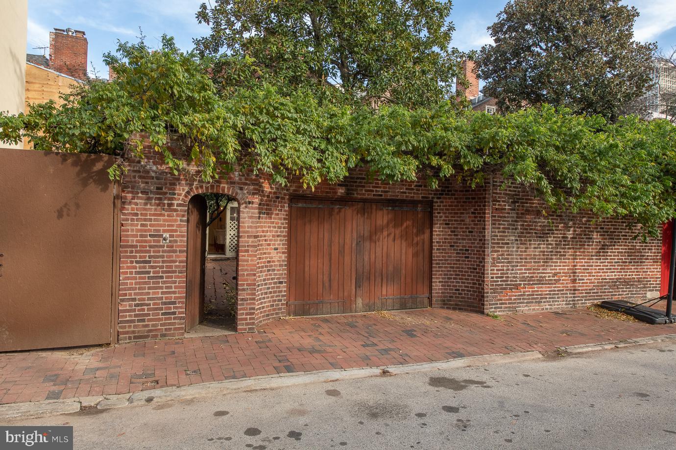 336 Spruce Street Philadelphia, PA 19106 - Photo 24 of 27 Parking