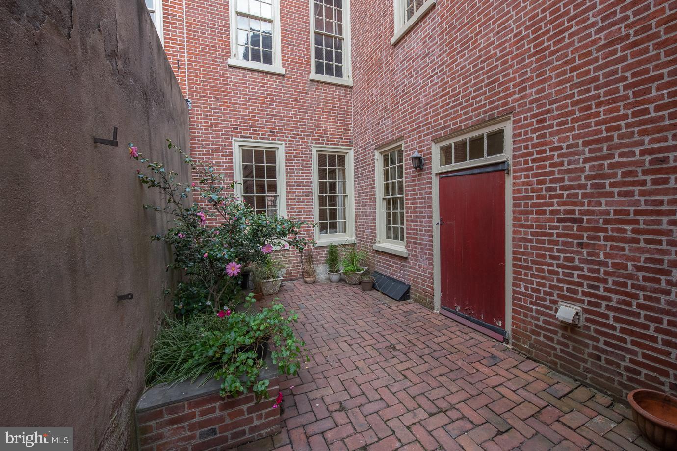 336 Spruce Street Philadelphia, PA 19106 - Photo 27 of 27 Garden