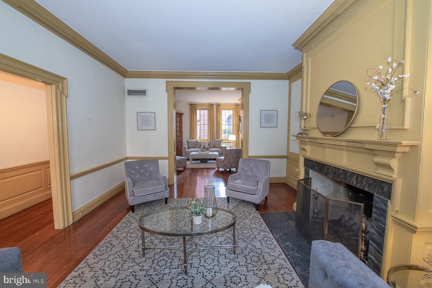 336 Spruce Street Philadelphia, PA 19106 - Photo 5 of 27 Front Living Room/Parlor