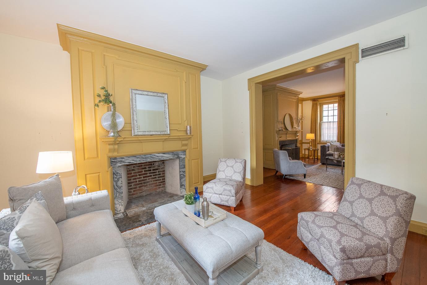 336 Spruce Street Philadelphia, PA 19106 - Photo 8 of 27 Rear Living Room