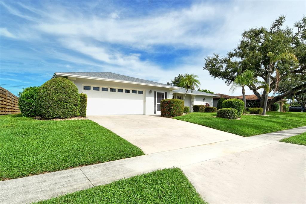 6722 Roxbury Drive Sarasota, FL 34231 - Photo 54 of 87 a view of building with yard