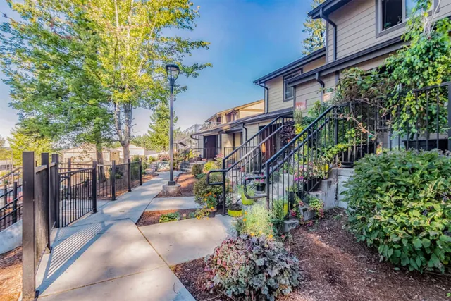 $1,024 | 855 Northeast Hill Way, Estacada, OR 97023