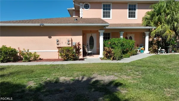 $2,000 | 19999 Lake Vista Circle, Unit 3, Lehigh Acres, FL 33974