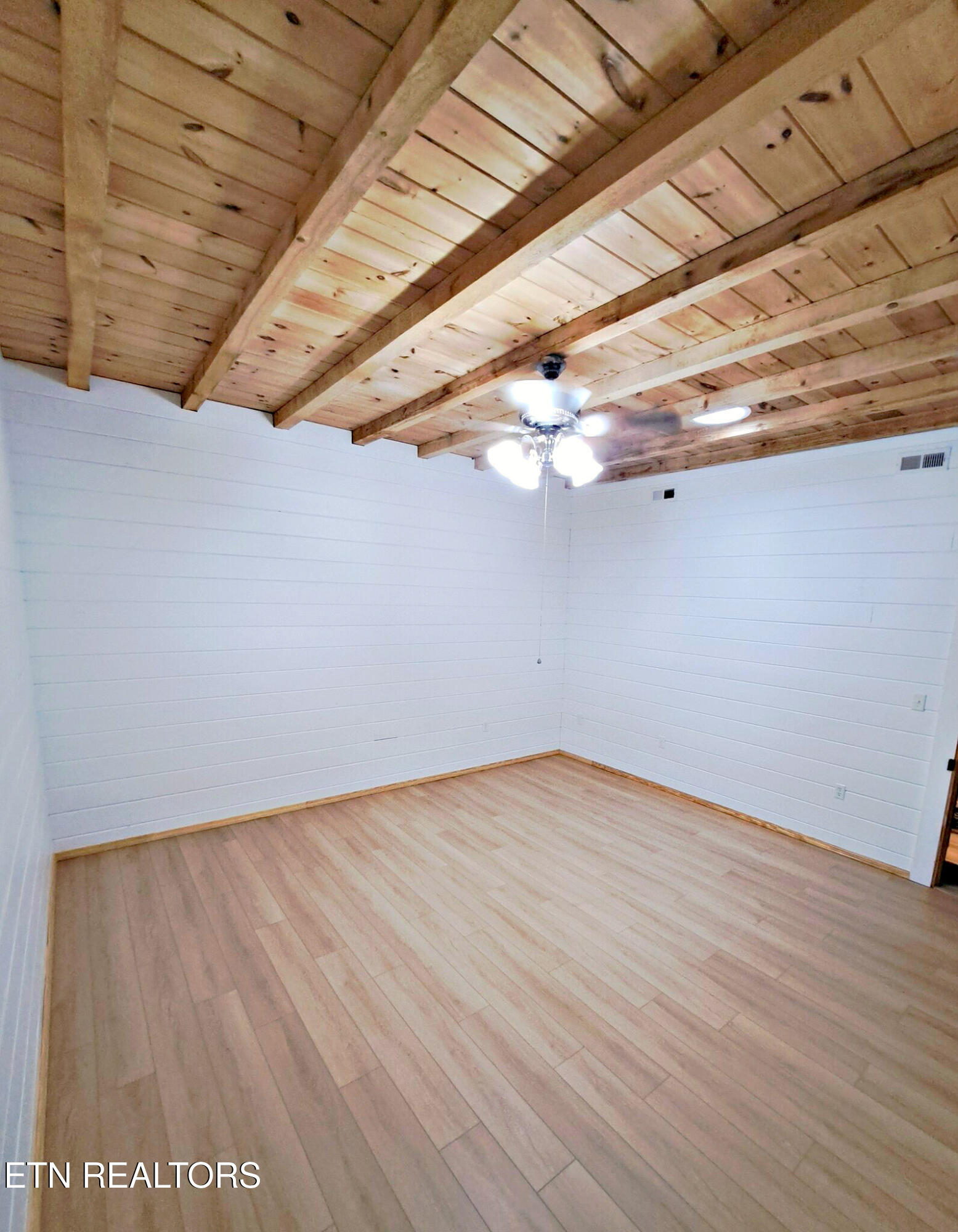 358 Hebron Church Road Jefferson City, TN 37760 - Photo 33 of 51 37-thumbnail_1000001631-Storage 1