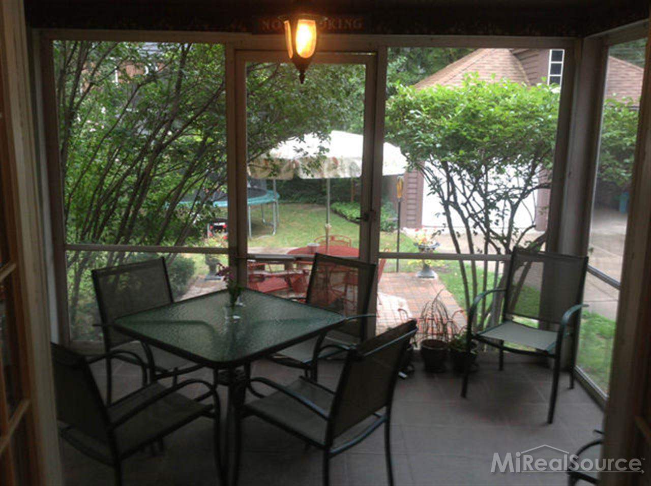 214 Fisher Road Grosse Pointe, MI 48230 - Photo 5 of 10 31167257-4.JPG