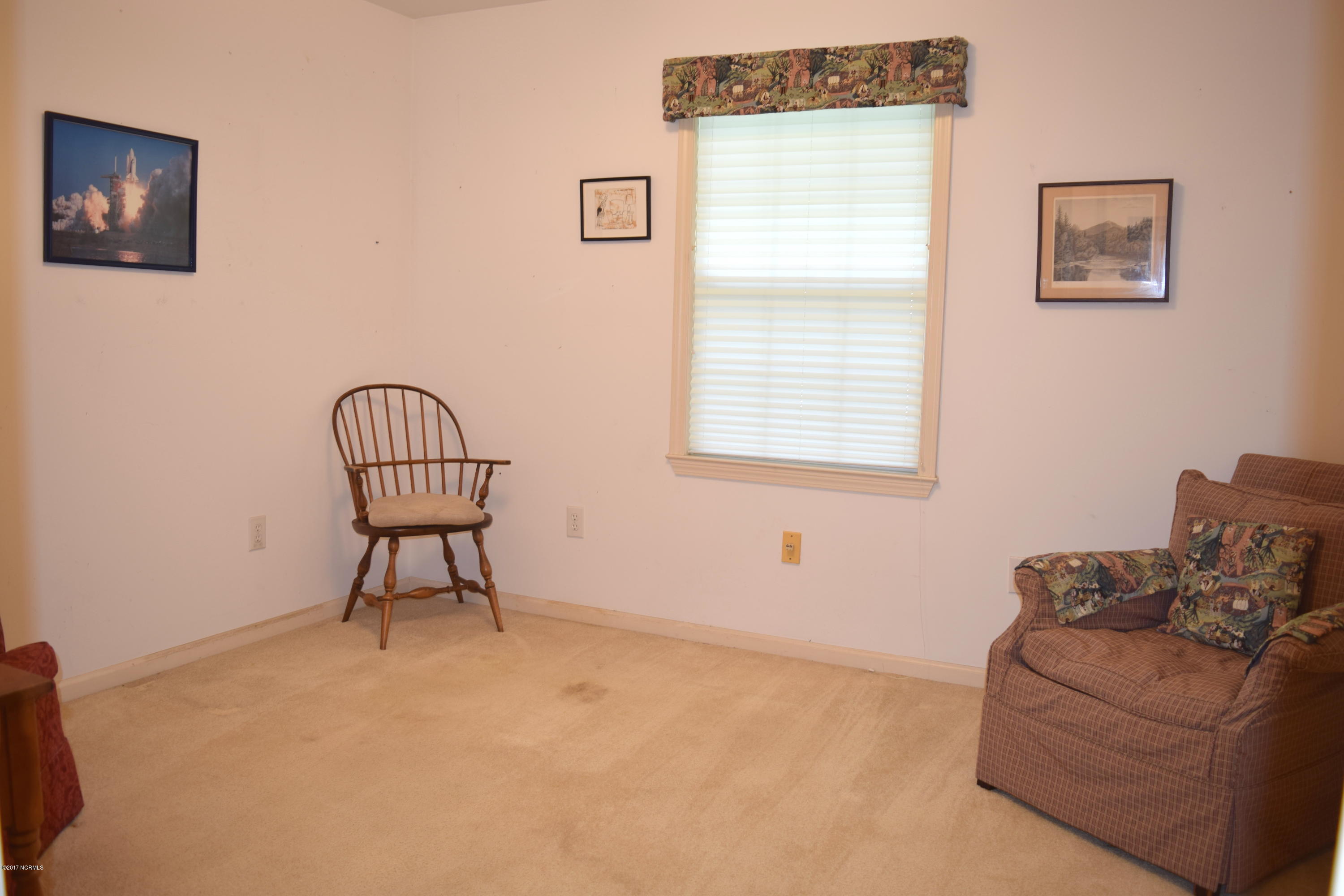 560 Deer Run Road New Bern, NC 28562 - Photo 11 of 19 Guest Bedroom