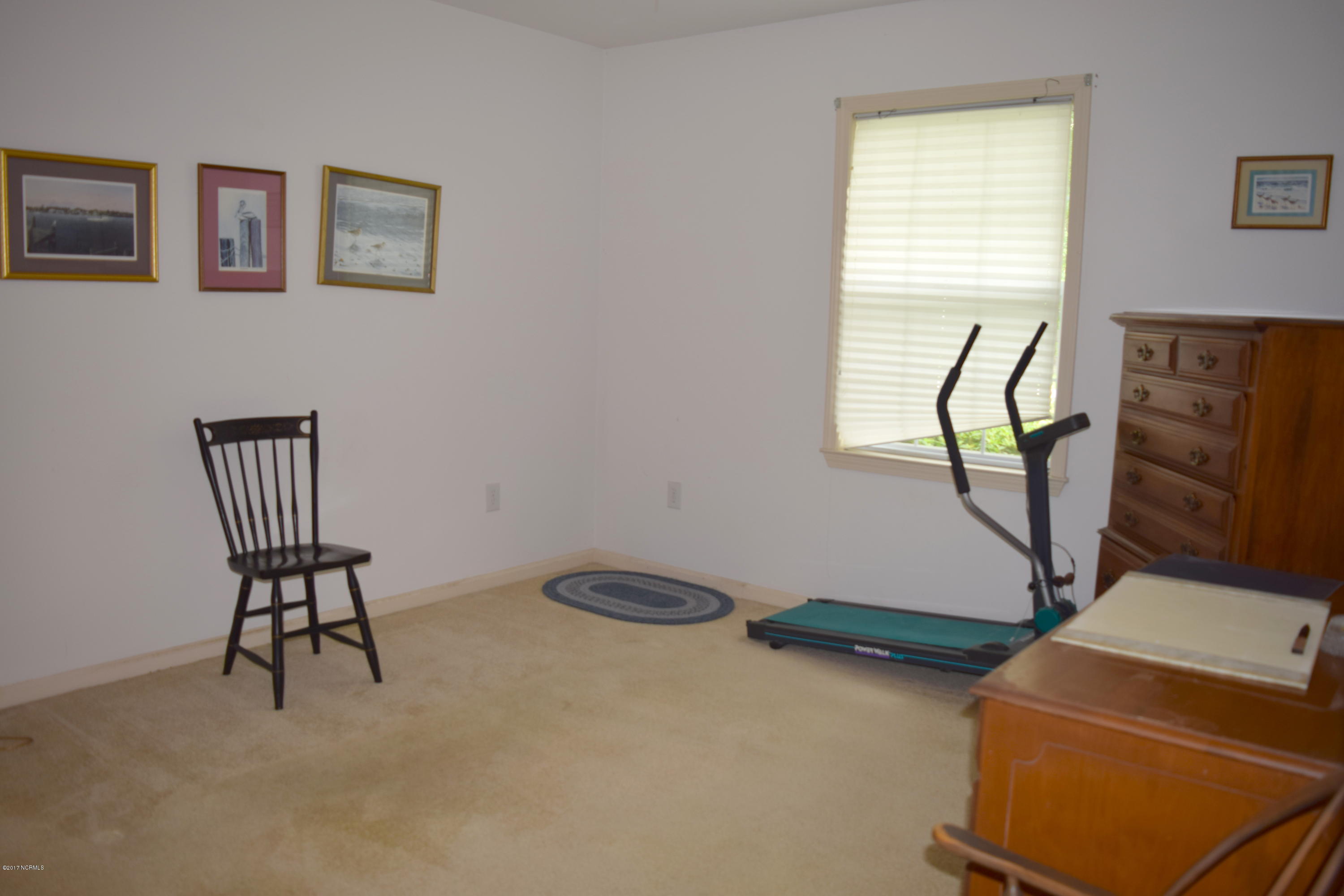 560 Deer Run Road New Bern, NC 28562 - Photo 12 of 19 Guest Bedroom