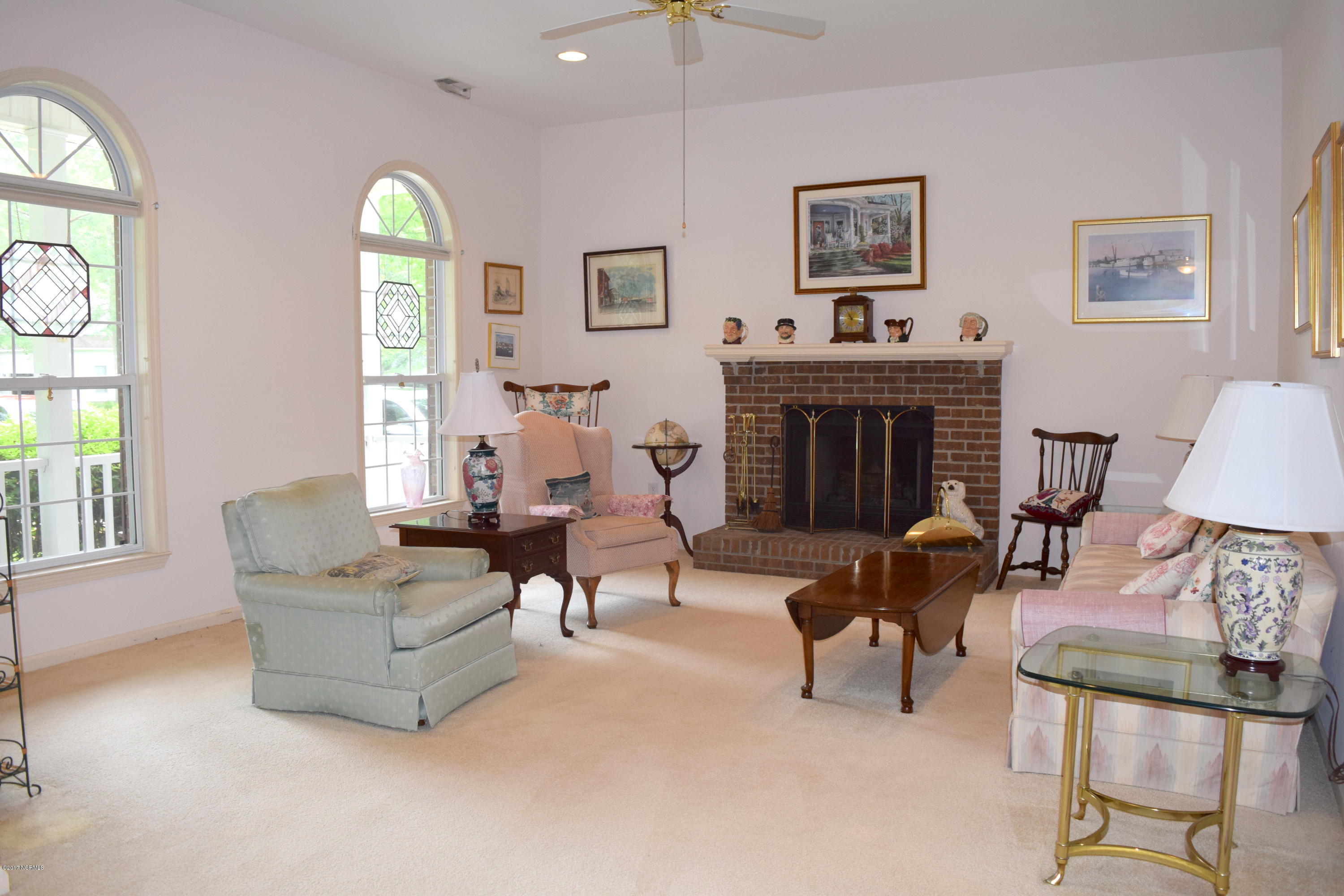 560 Deer Run Road New Bern, NC 28562 - Photo 2 of 19 Spacious Living Room