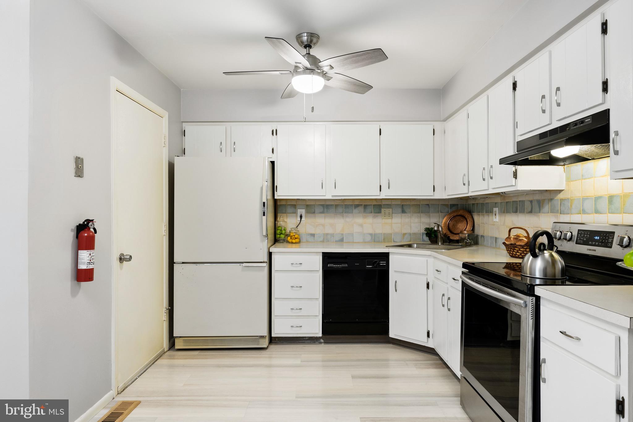 47 Farnwood Road Mount Laurel, NJ 08054 - Photo 4 of 24 Gallery Image 4