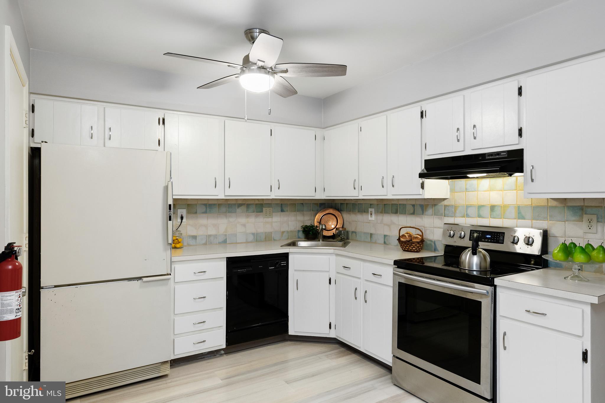 47 Farnwood Road Mount Laurel, NJ 08054 - Photo 5 of 24 Gallery Image 5