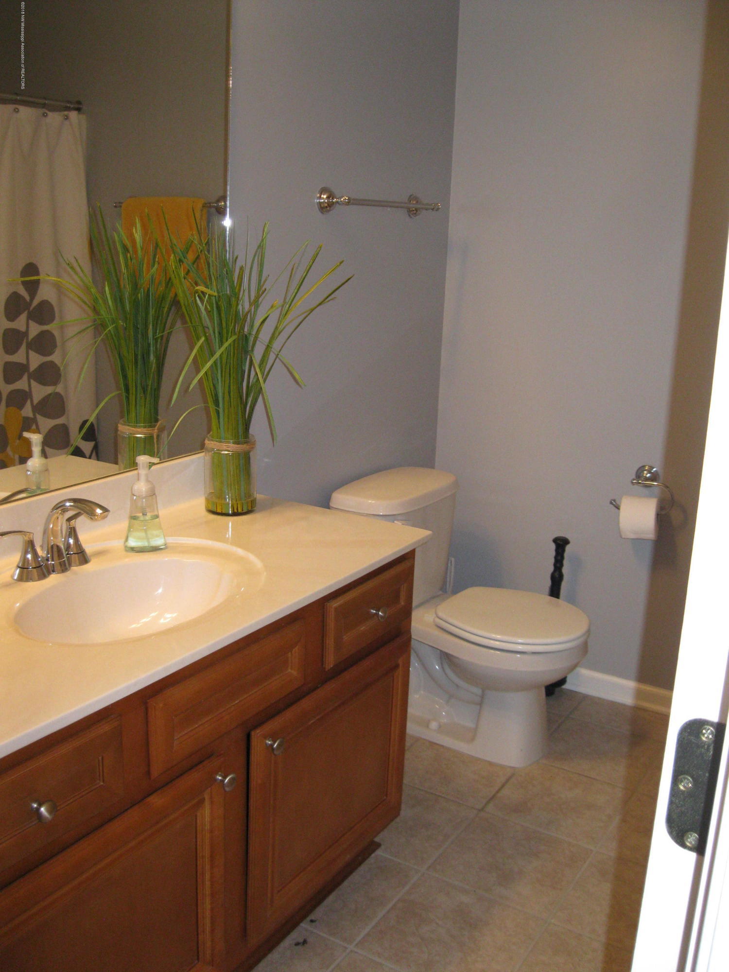 2042 Bubba Taylor Road Byhalia, MS 38611 - Photo 13 of 21 Full guest bath