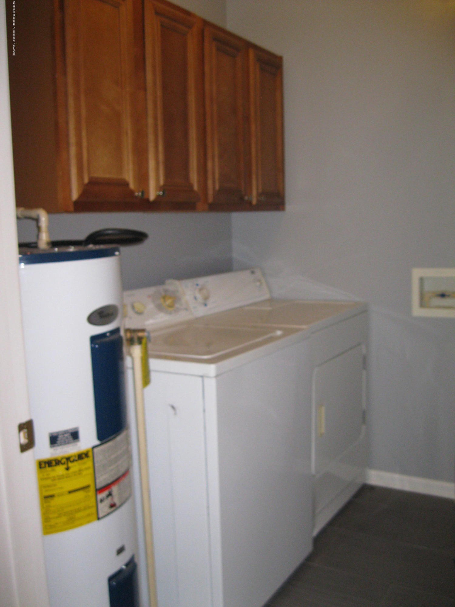 2042 Bubba Taylor Road Byhalia, MS 38611 - Photo 17 of 21 Laundry room