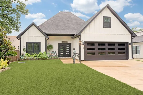 $745,000 | 109 Autumn Wood Trail, Gun Barrel City, TX 75156