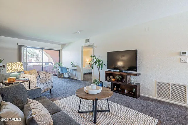 $1,600 | 12212 North Paradise Village Parkway West, Unit 316, Phoenix, AZ 85032