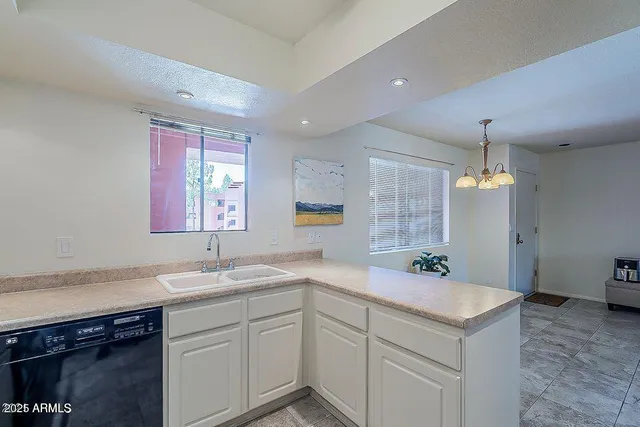 $1,600 | 12212 North Paradise Village Parkway West, Unit 316, Phoenix, AZ 85032