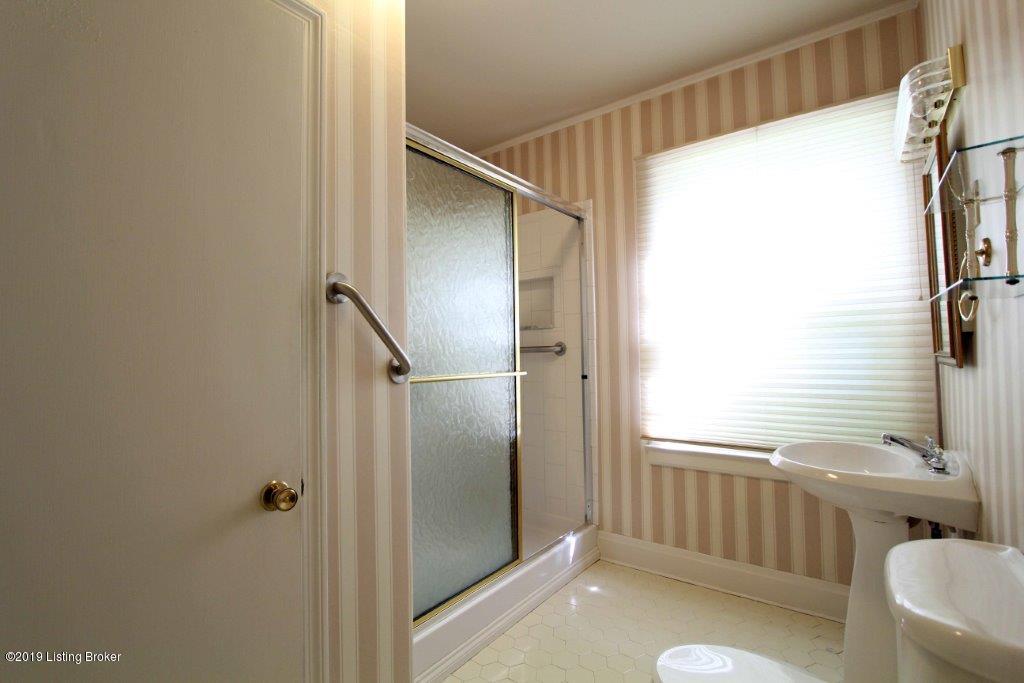 78 Valley Road Louisville, KY 40204 - Photo 21 of 41 21 Full Bath