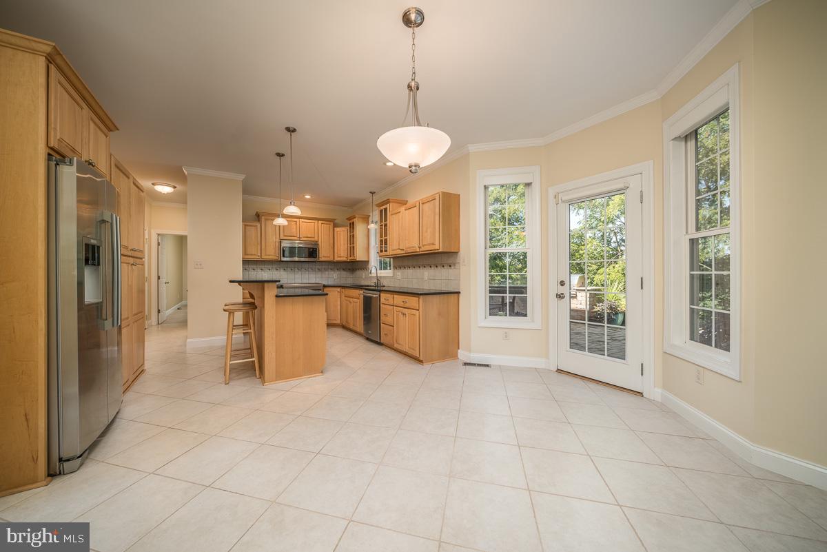 246 Middle Spring Road Shippensburg, PA 17257 - Photo 15 of 30 breakfast area