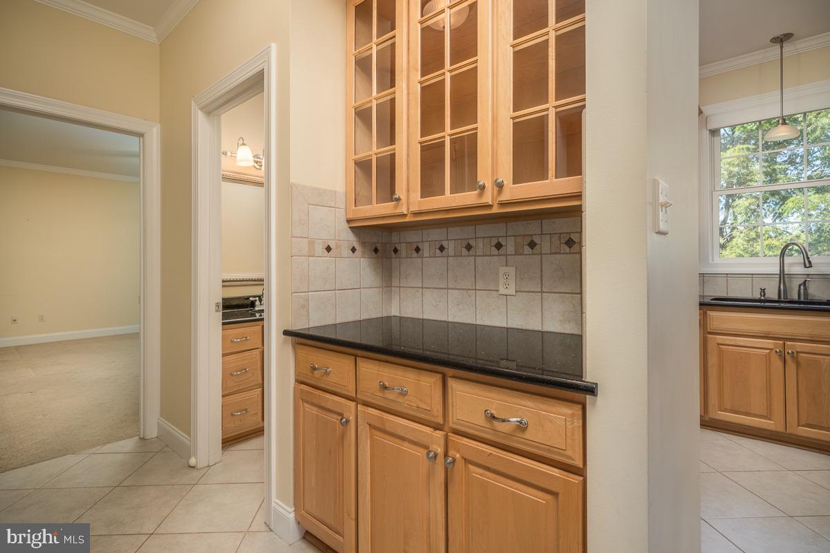 246 Middle Spring Road Shippensburg, PA 17257 - Photo 18 of 30 butlers pantry