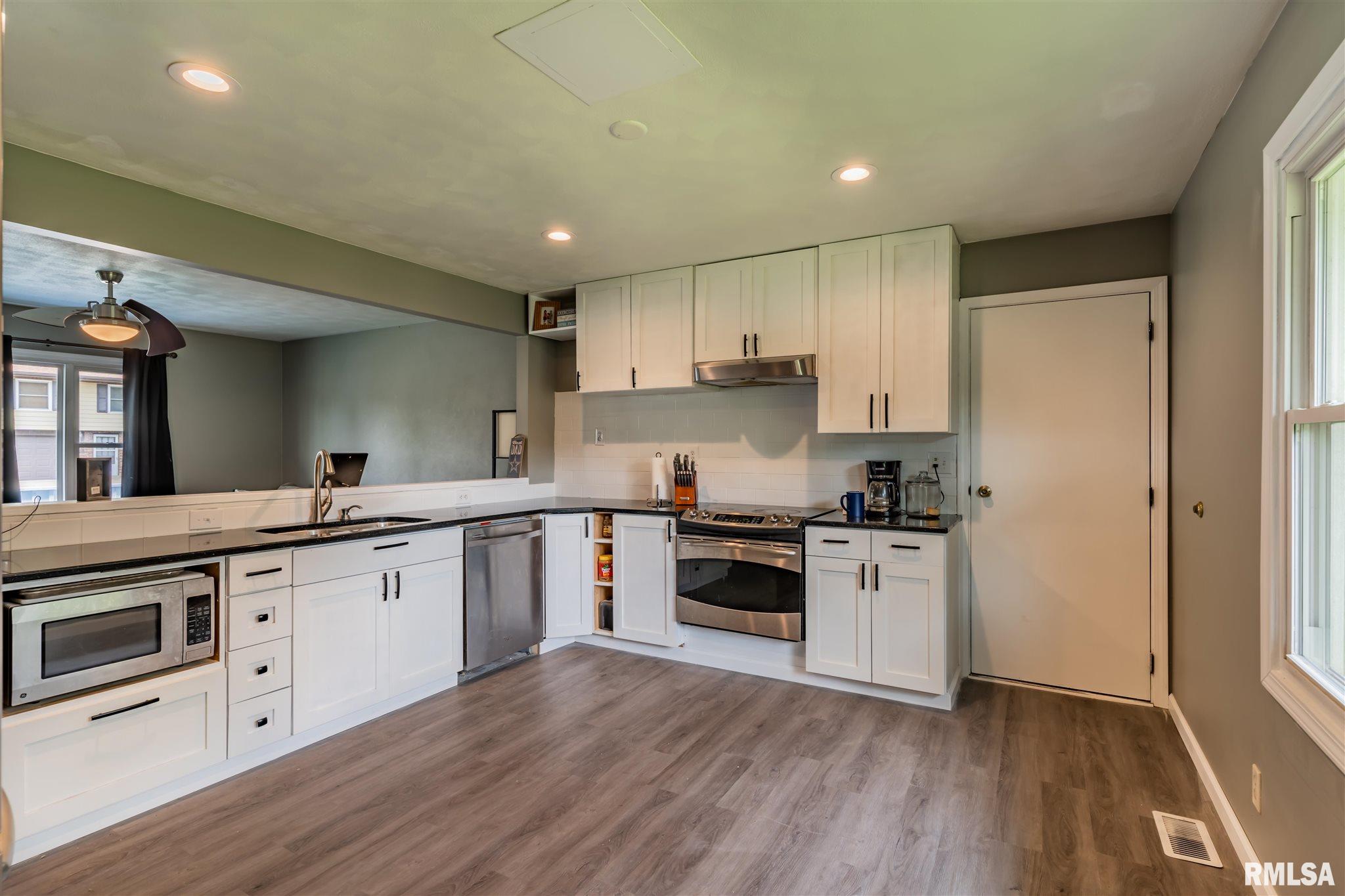 104 Partridge Road Marquette Heights, IL 61554 - Photo 8 of 25 Gallery Image 8