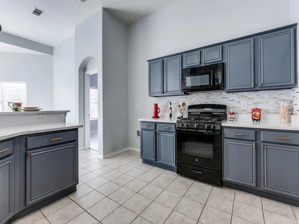 $2,375 | 1305 Greenbriar Lane, McKinney, TX 75069