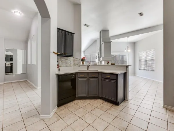 $2,300 | 1305 Greenbriar Lane, McKinney, TX 75069