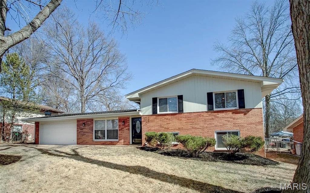 824 English Lane Belleville, IL 62223 - Photo 1 of 18