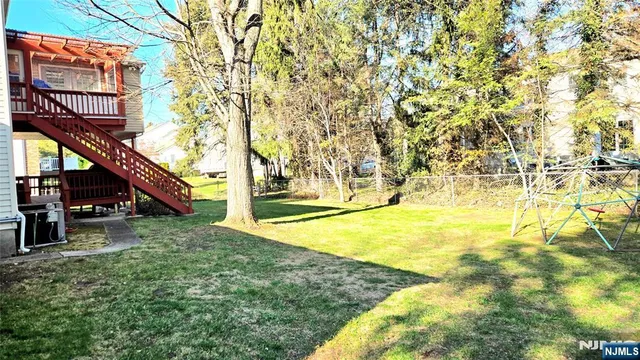 a view of yard with green space