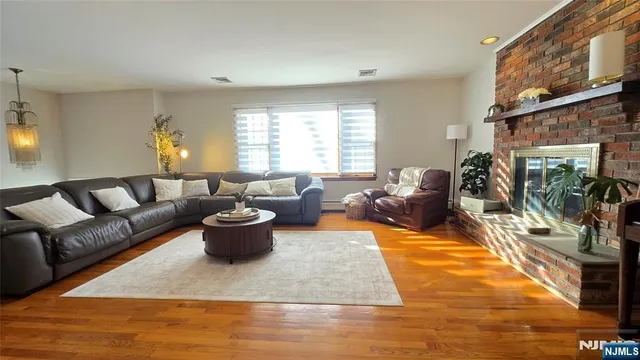 $1,100,000 | 101 Glen Avenue, Paramus, NJ 07652