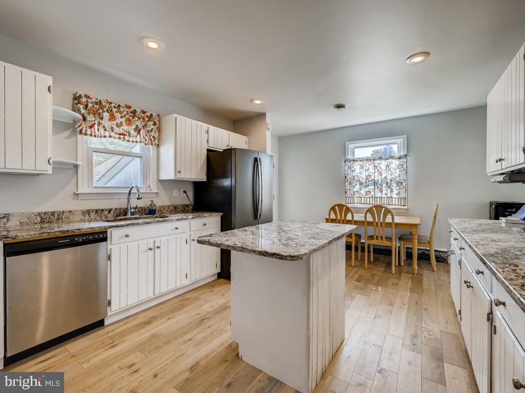 1206 Valley Road Pasadena, MD 21122 - Photo 5 of 35 Beautiful Counter Tops
