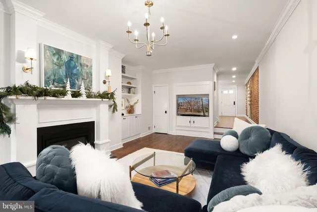 $7,200 | 312 North Pitt Street, Alexandria, VA 22314