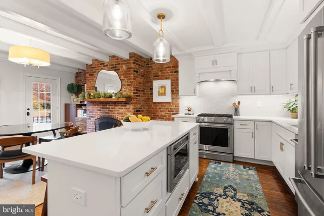 $7,200 | 312 North Pitt Street, Alexandria, VA 22314