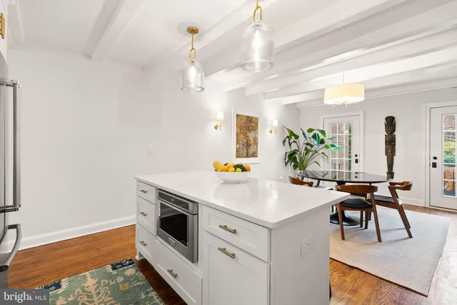 $7,200 | 312 North Pitt Street, Alexandria, VA 22314