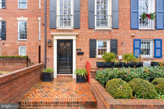 $7,200 | 312 North Pitt Street, Alexandria, VA 22314
