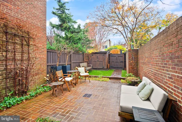 $7,200 | 312 North Pitt Street, Alexandria, VA 22314