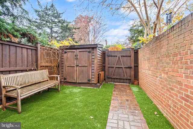 $7,200 | 312 North Pitt Street, Alexandria, VA 22314