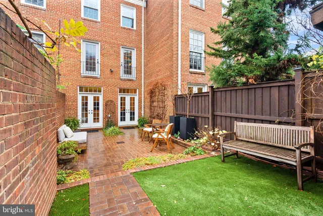 $7,200 | 312 North Pitt Street, Alexandria, VA 22314