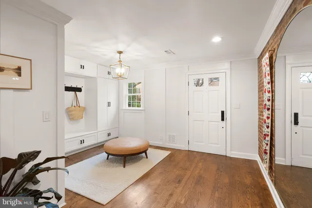 $7,200 | 312 North Pitt Street, Alexandria, VA 22314