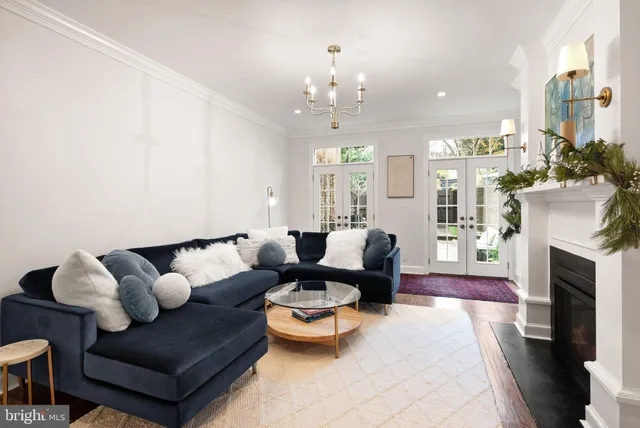 $7,200 | 312 North Pitt Street, Alexandria, VA 22314