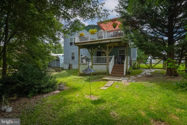 an aerial view of a house with yard swimming pool and outdoor seating