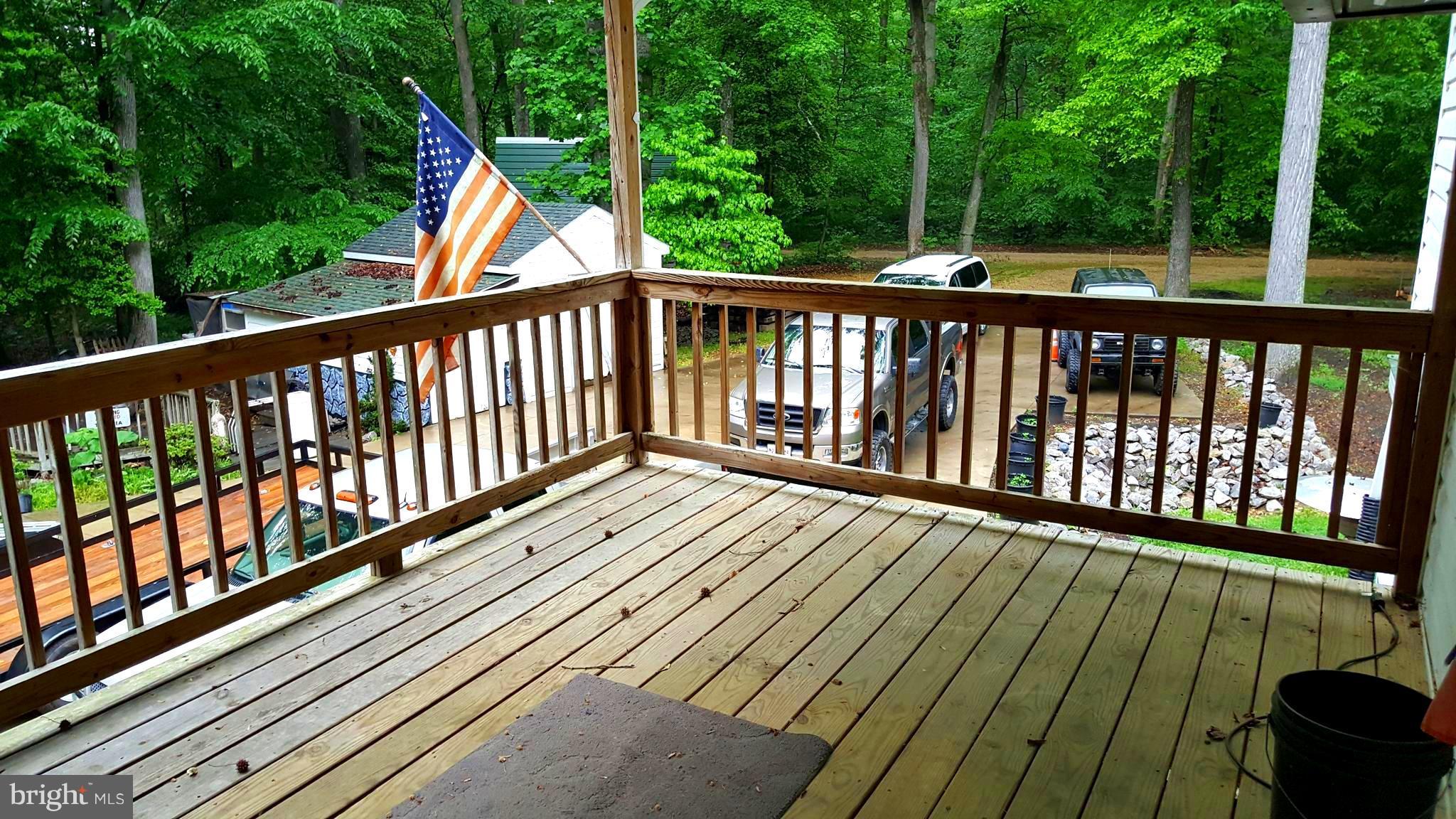 Upper side deck overlooks driveway