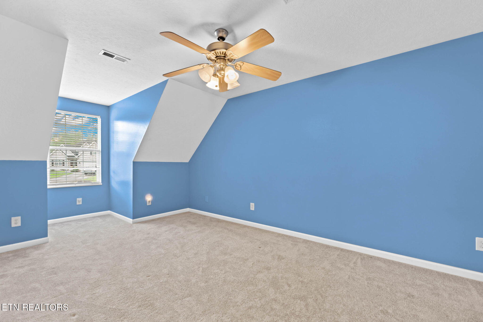 7406 Crossbow Lane Corryton, TN 37721 - Photo 22 of 30 24-web-or-mls-Crssbw7406 (72)
