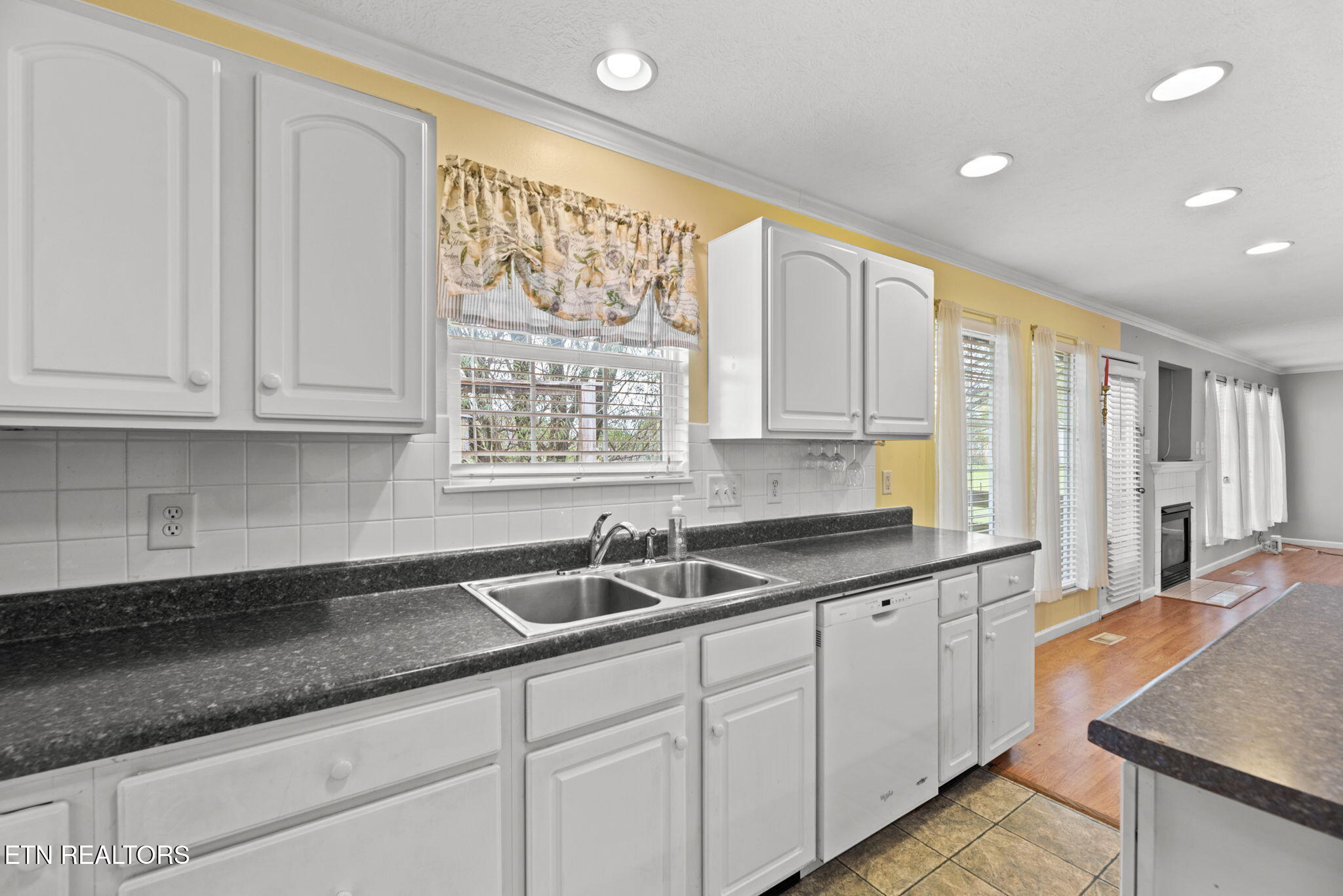 7406 Crossbow Lane Corryton, TN 37721 - Photo 5 of 30 13-web-or-mls-Crssbw7406 (39)