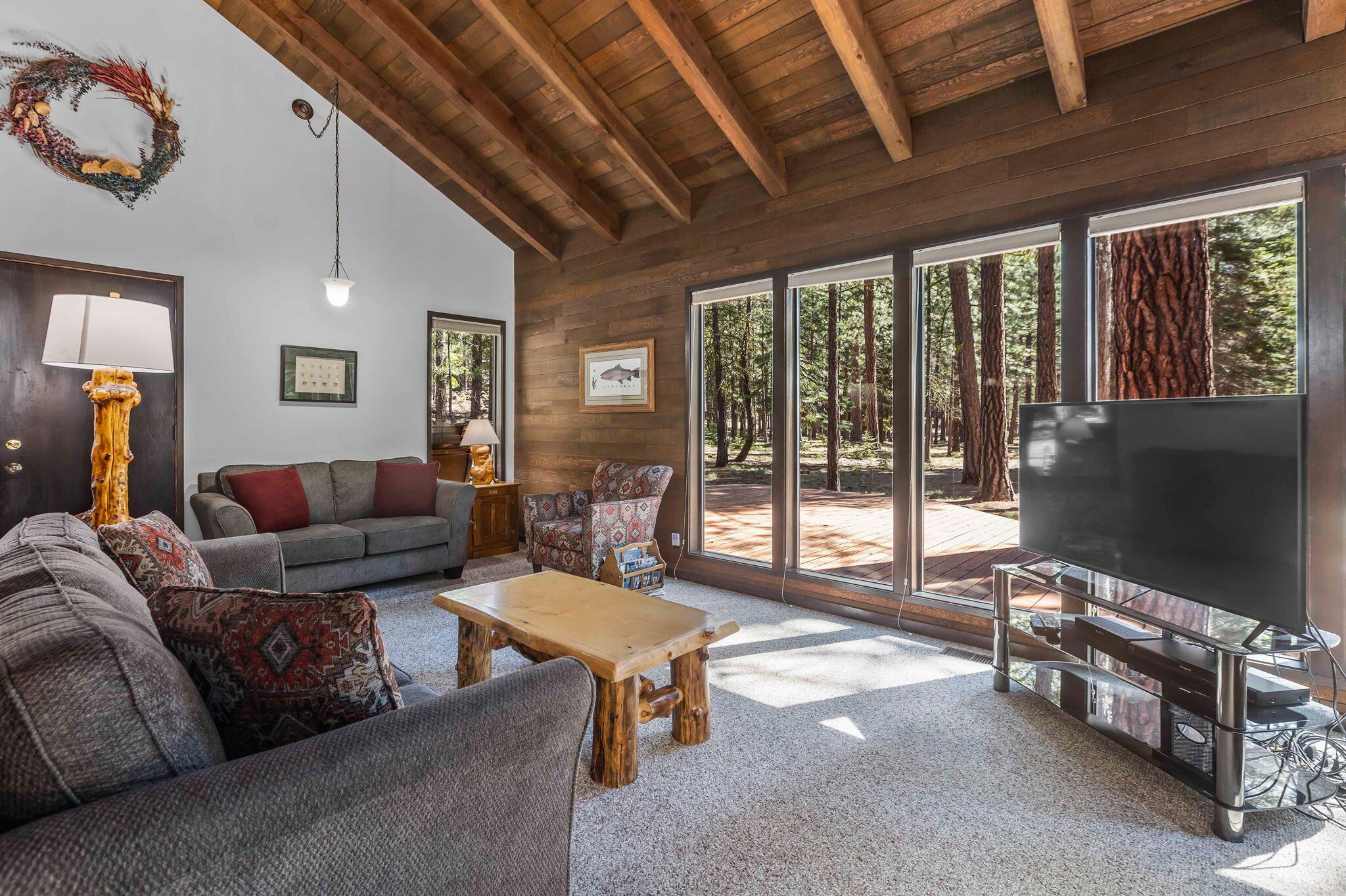 13701 Partridge Foot, Unit RR83 Black Butte Ranch, OR 97759 - Photo 7 of 40 Main living area w/wood paneling & beams.