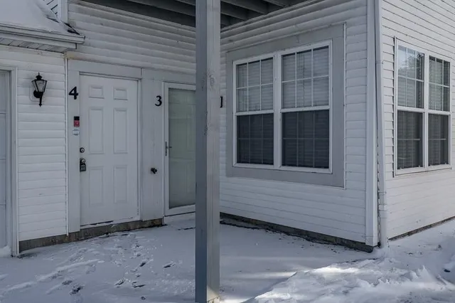 $180,000 | 10138 Monarch Road, Unit 4, Roscoe, IL 61073