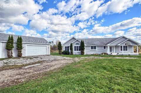 14265 Cole Road Linden, MI 48451 - Photo 24 of 26 20422614-23.JPG