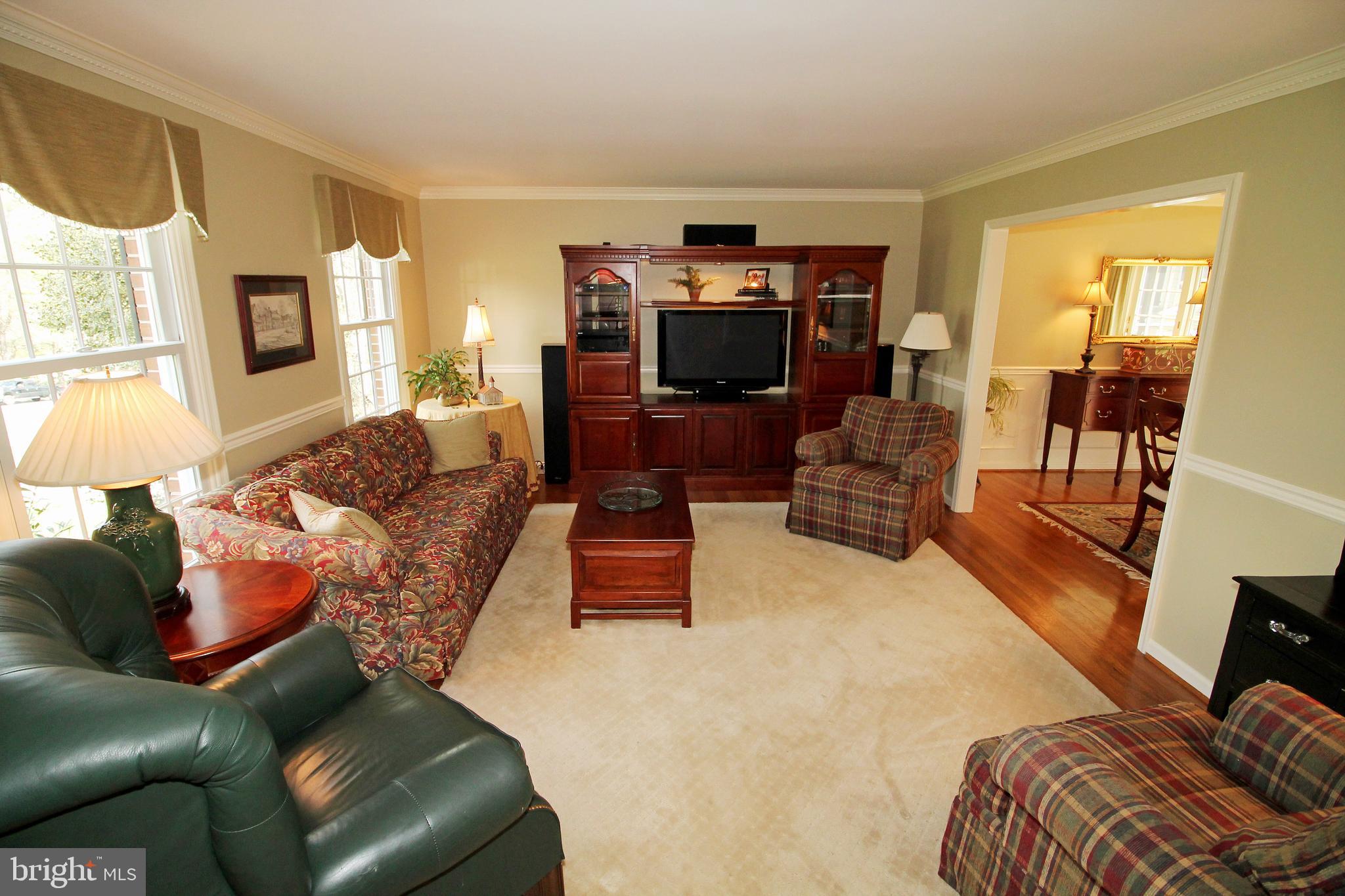 1003 Valewood Road Towson, MD 21286 - Photo 6 of 53 Living room - chair rail